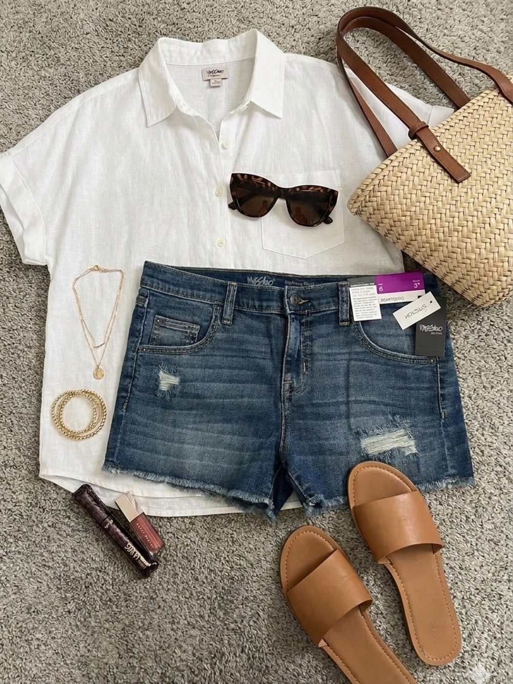 Mossimo Boyfriend Denim Shorts • Medium Wash • Distressed • Size 6 • NWT